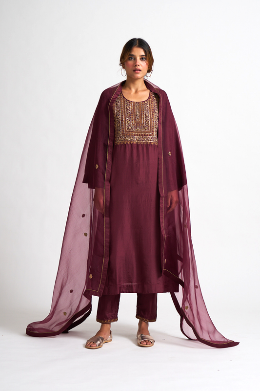 Qainaat kurta set