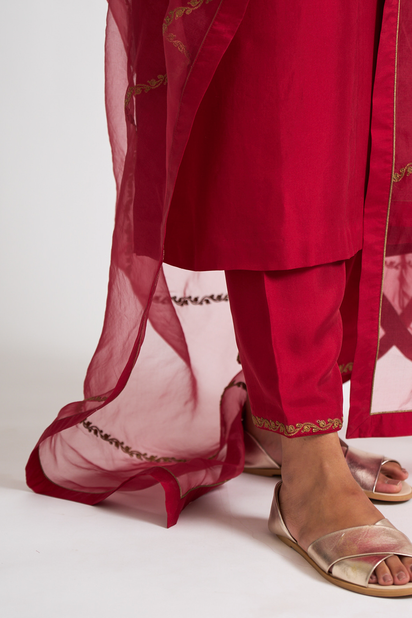 Riyaaz Red dupatta