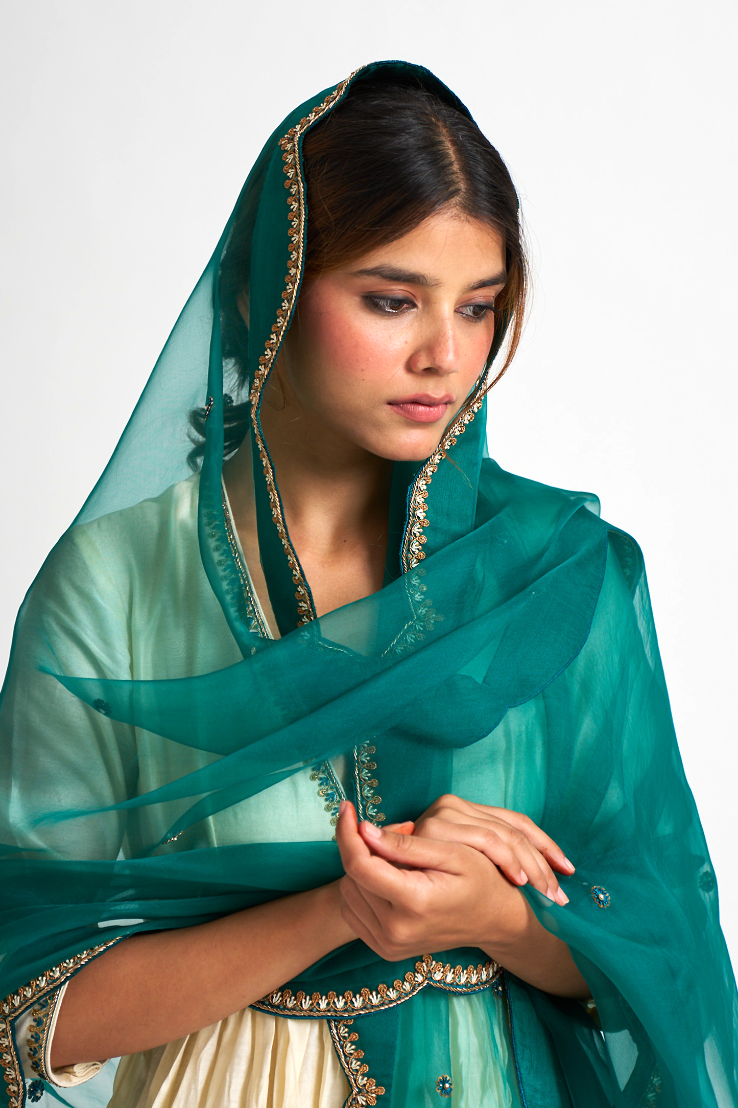 Mahira green Dupatta